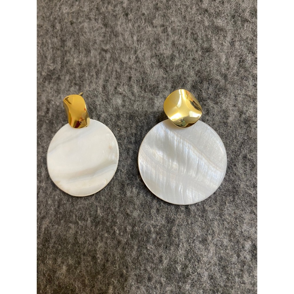 Gold Tone Mother of Pearl Shell Disc Drop Earrings Wavy Stud Statement Jewelry - Picture 3 of 5